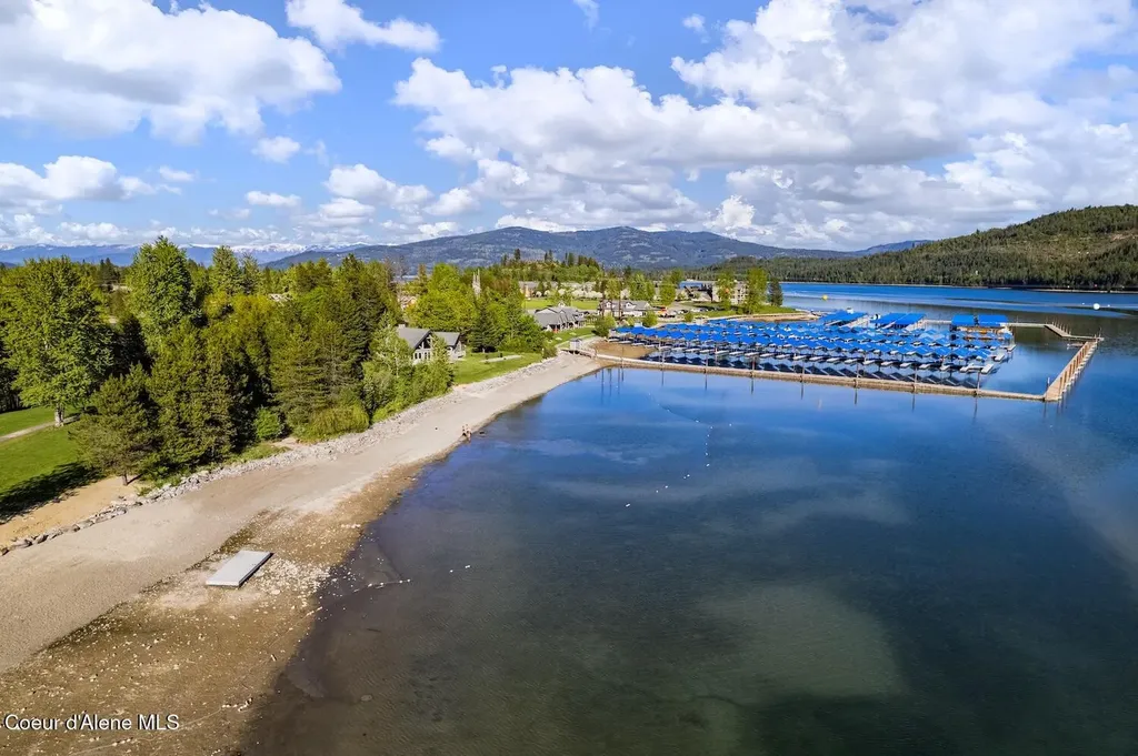 563 Lakeshore Avenue Dover ID 83825