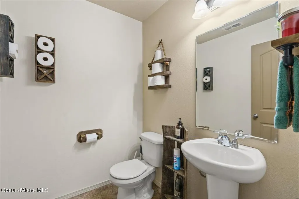 27748 N Weir Road Athol ID 83801