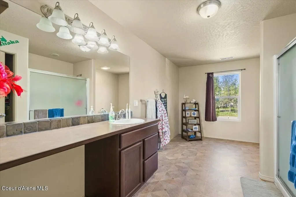 27748 N Weir Road Athol ID 83801