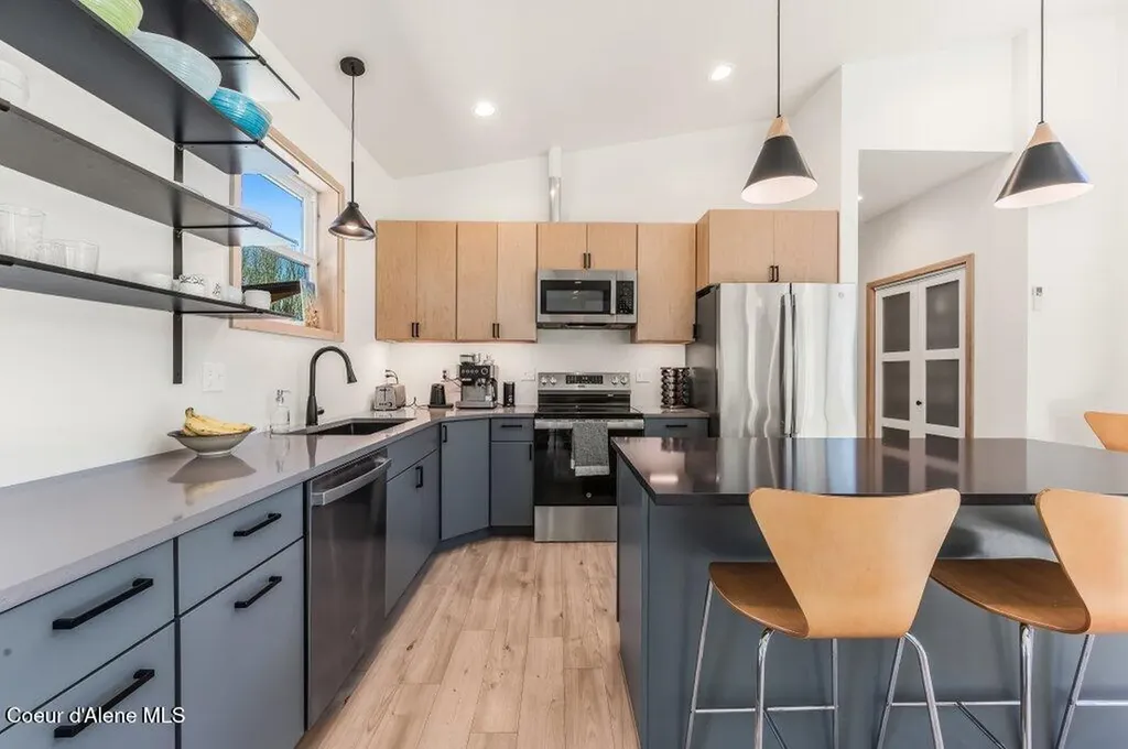 10130 W Pine Street Sandpoint ID 83864