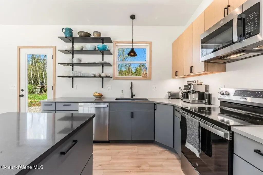 10130 W Pine Street Sandpoint ID 83864