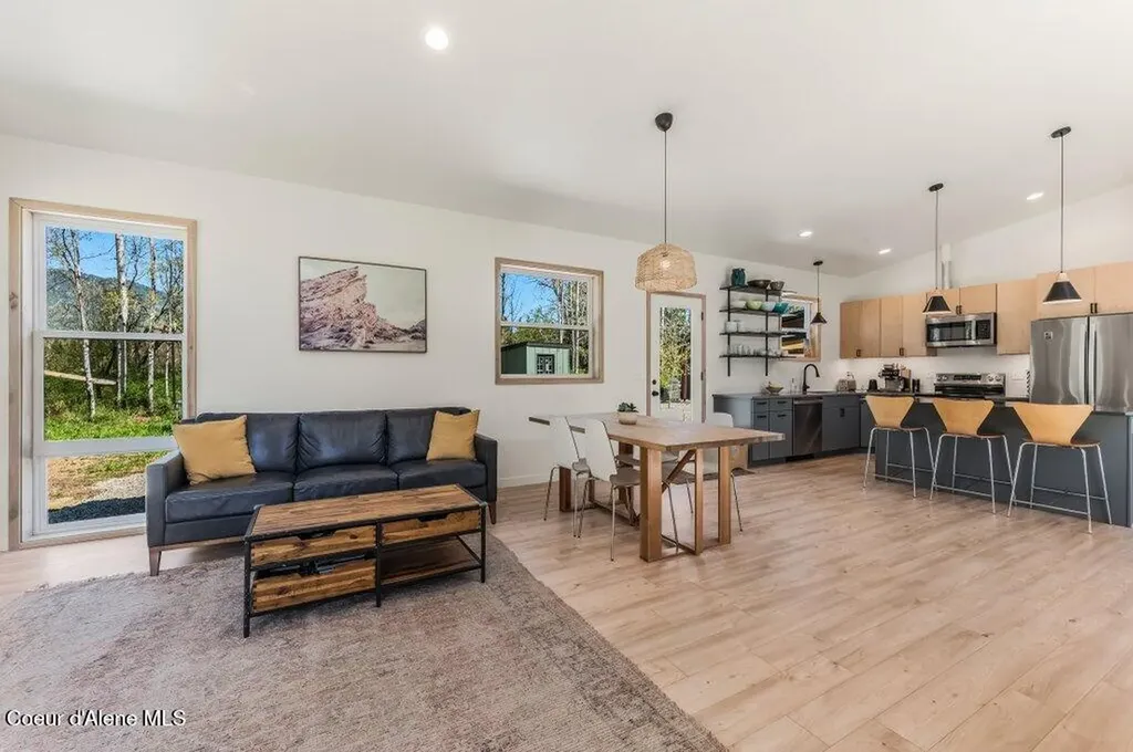 10130 W Pine Street Sandpoint ID 83864