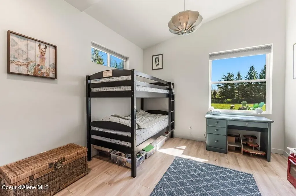 10130 W Pine Street Sandpoint ID 83864