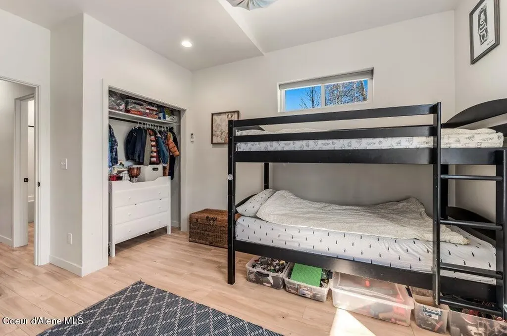 10130 W Pine Street Sandpoint ID 83864