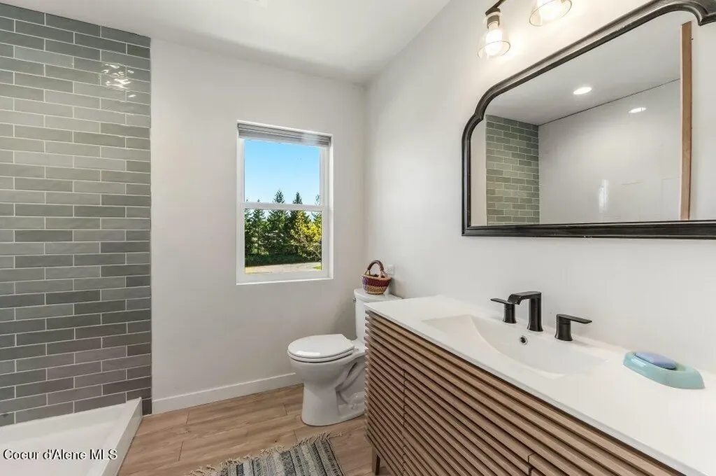 10130 W Pine Street Sandpoint ID 83864