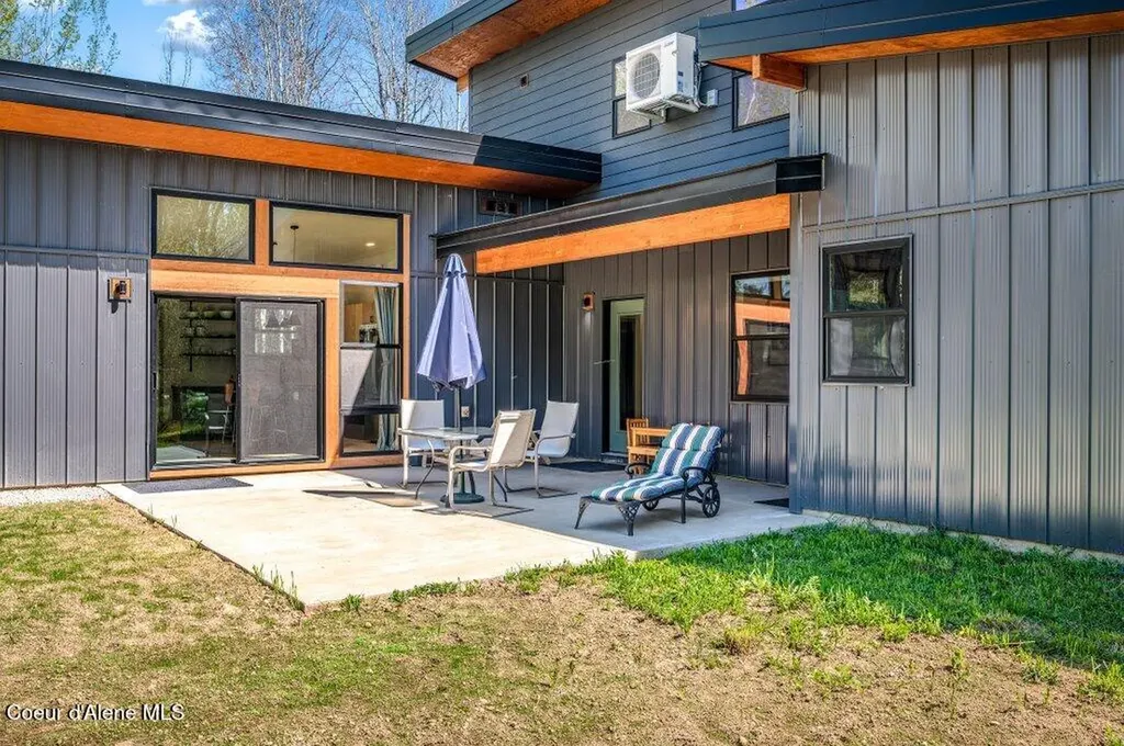 10130 W Pine Street Sandpoint ID 83864