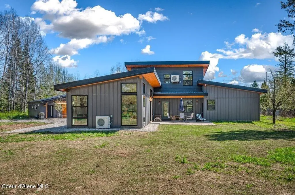 10130 W Pine Street Sandpoint ID 83864