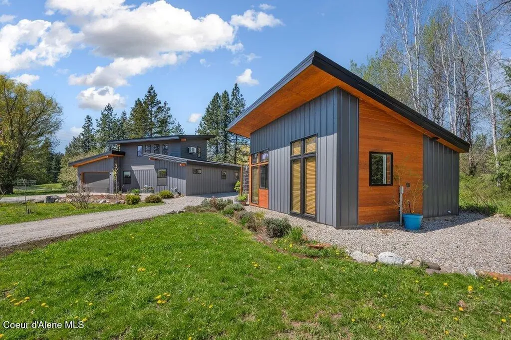 10130 W Pine Street Sandpoint ID 83864