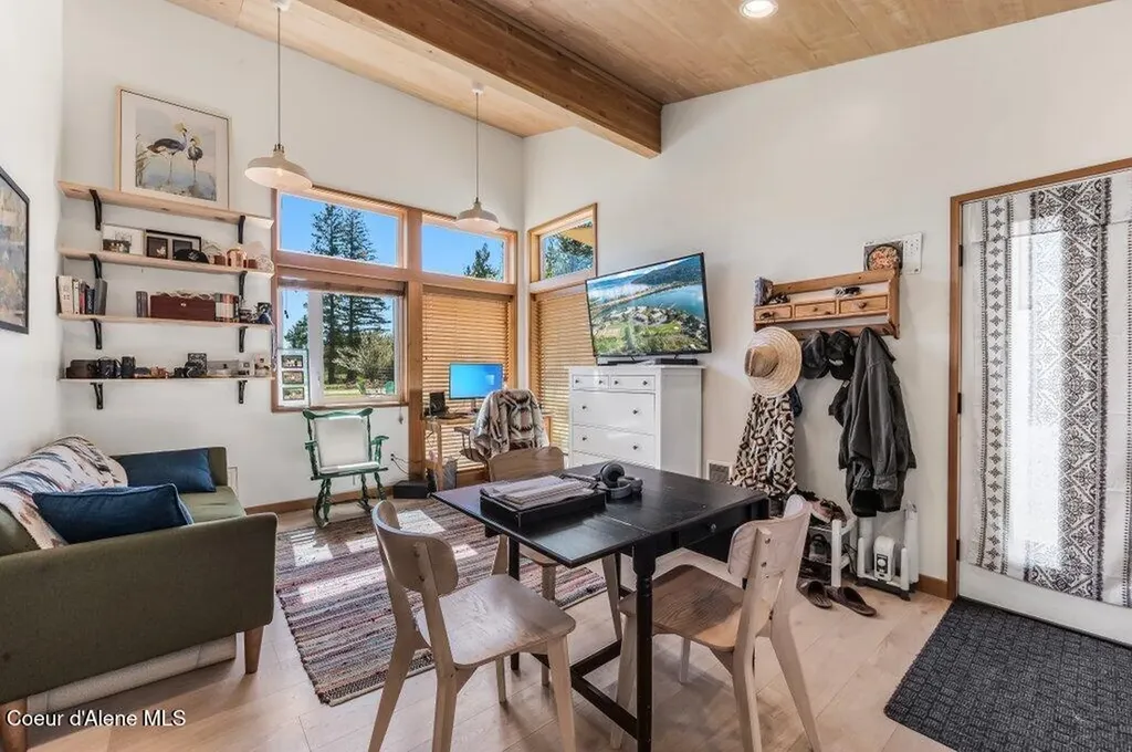 10130 W Pine Street Sandpoint ID 83864