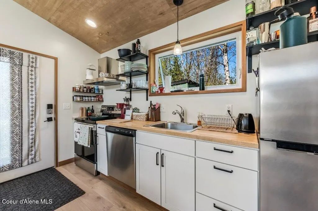 10130 W Pine Street Sandpoint ID 83864