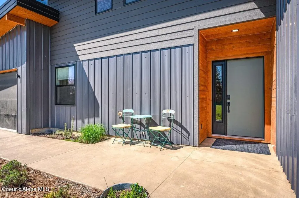 10130 W Pine Street Sandpoint ID 83864