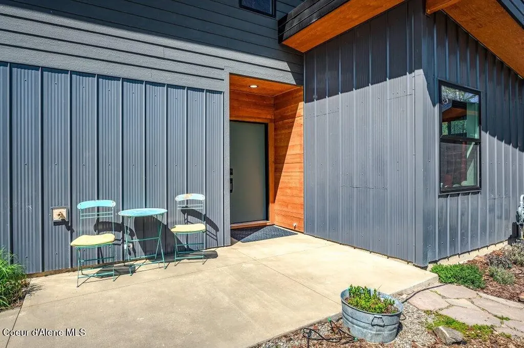 10130 W Pine Street Sandpoint ID 83864