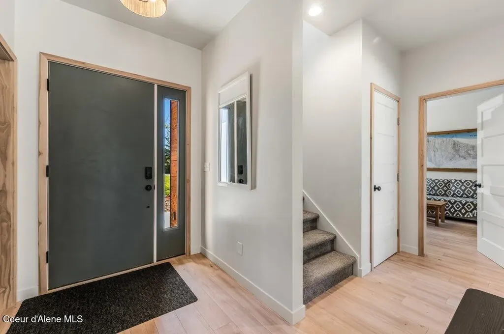 10130 W Pine Street Sandpoint ID 83864
