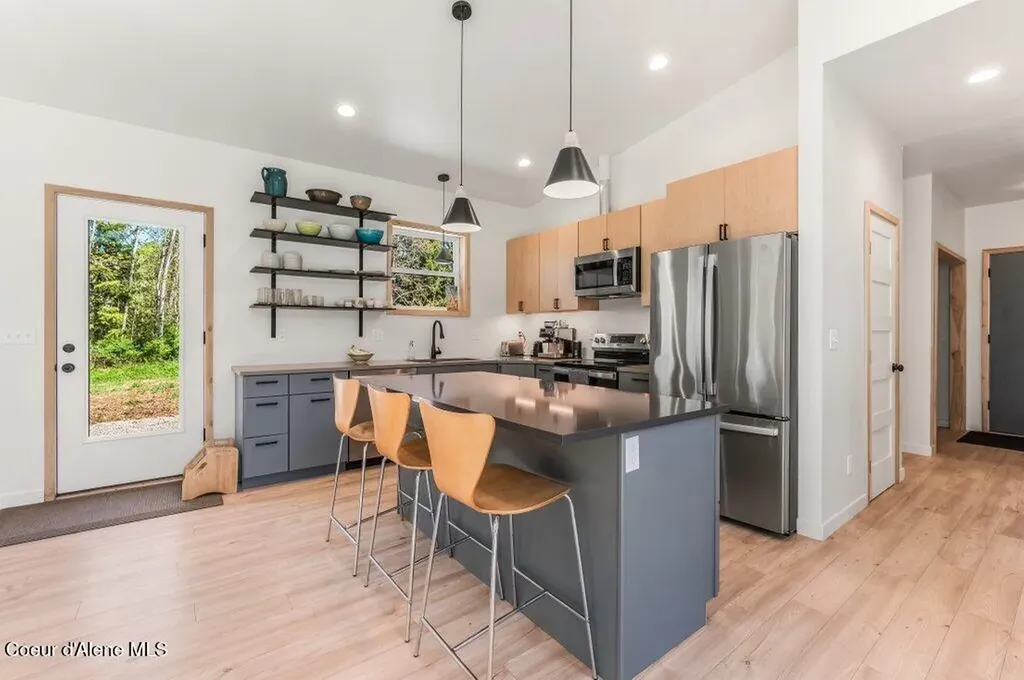 10130 W Pine Street Sandpoint ID 83864