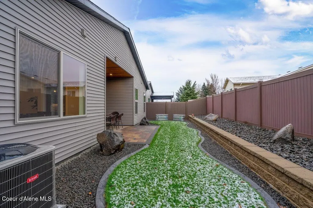 13916 N Rainier Loop Rathdrum ID 83858
