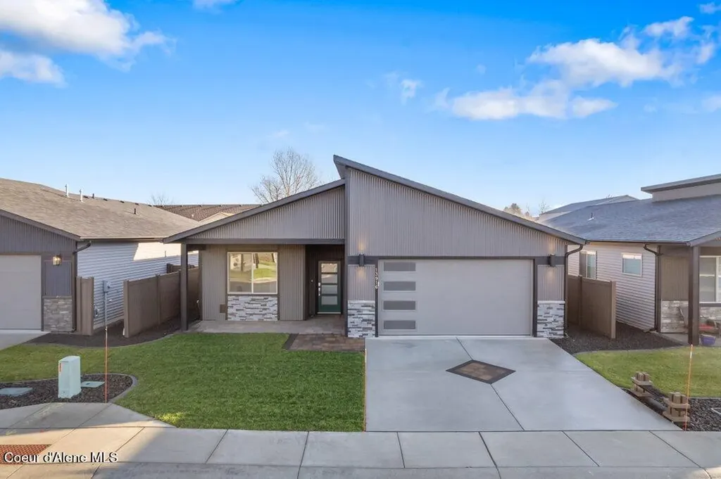 13916 N Rainier Loop Rathdrum ID 83858
