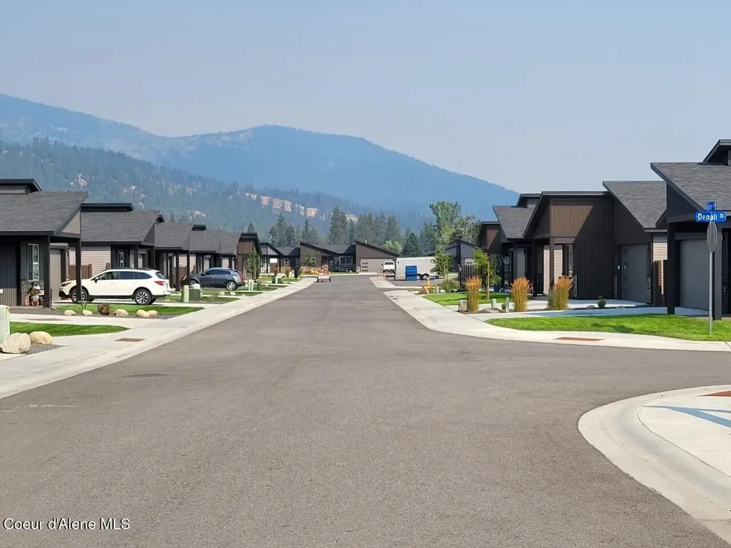 13916 N Rainier Loop Rathdrum ID 83858