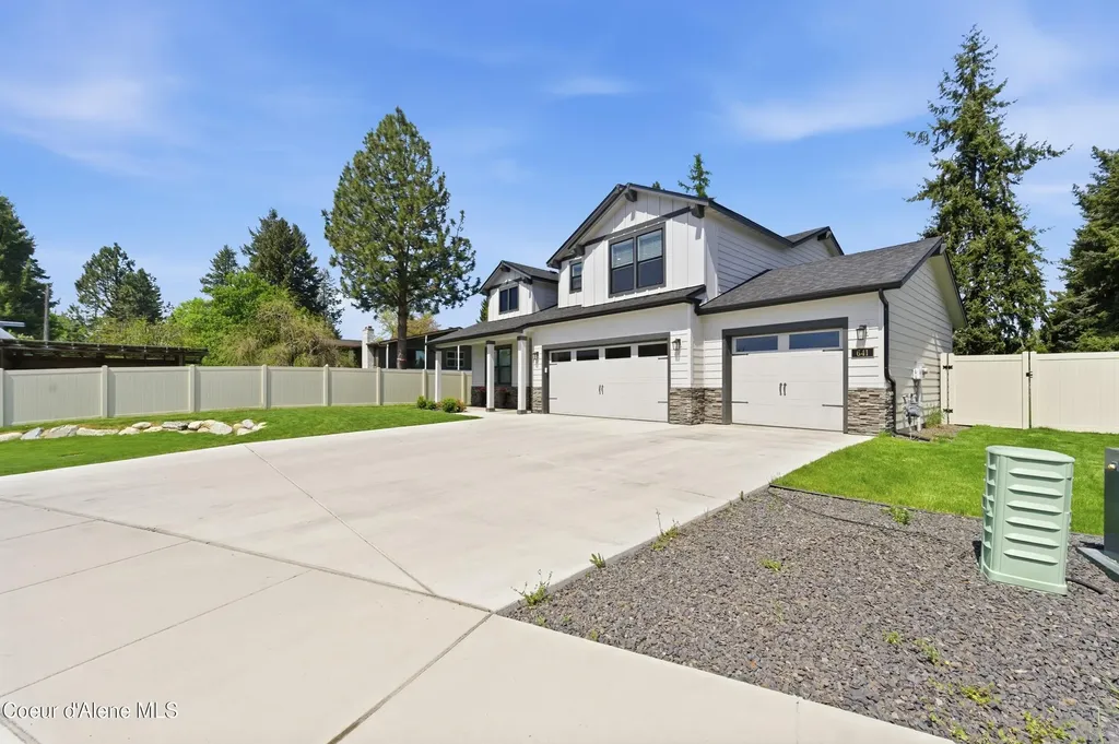 641 Ripatti Way Hayden ID 83835