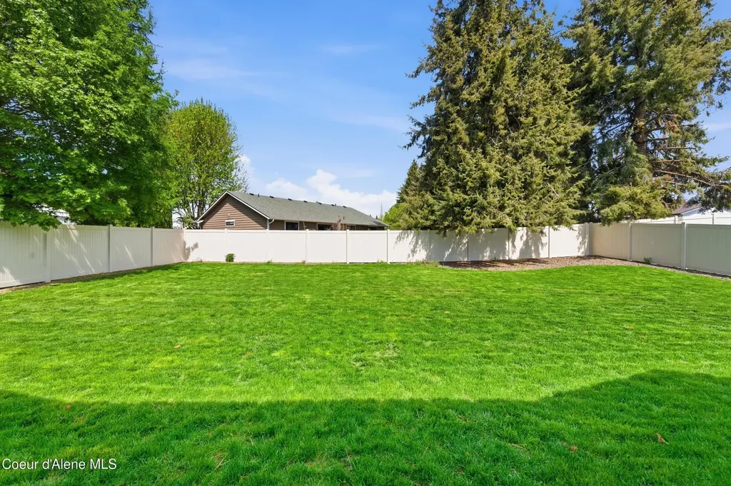 641 Ripatti Way Hayden ID 83835