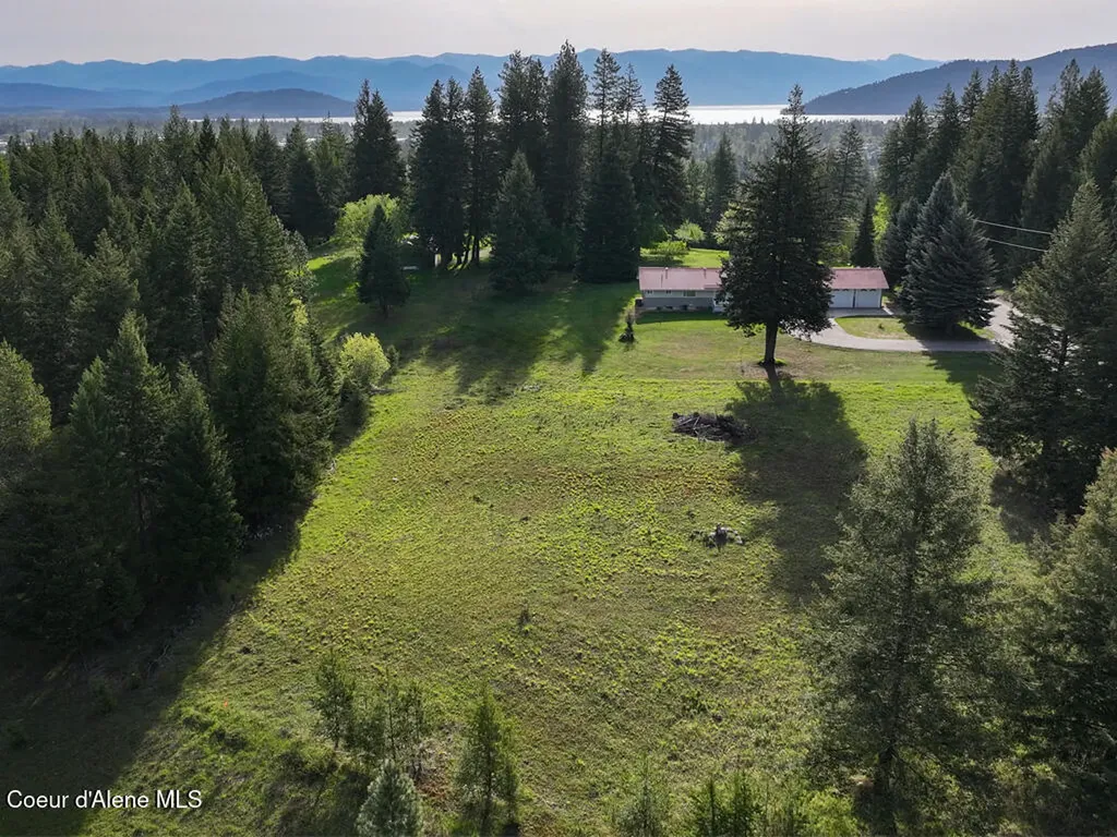 682 Pinecrest Loop Sandpoint ID 83864