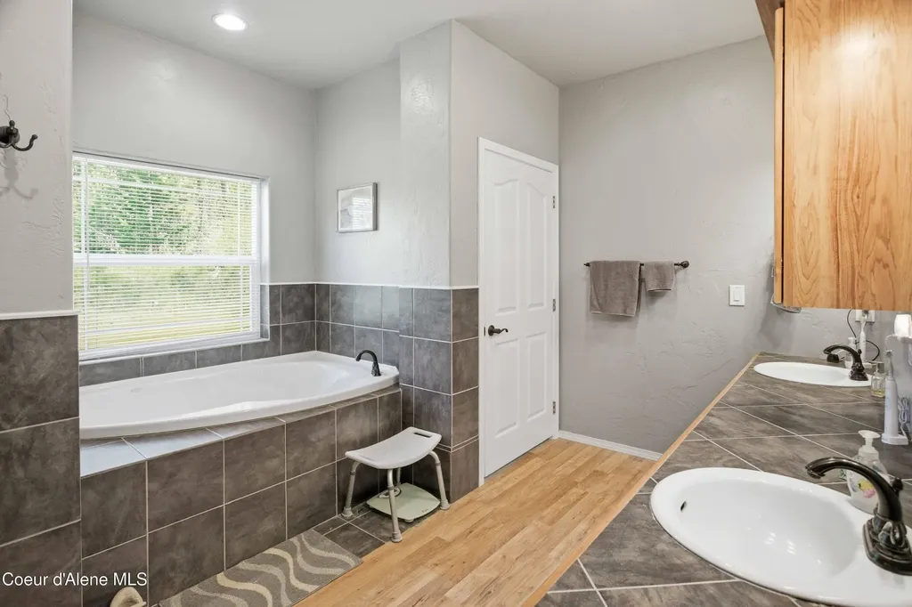 40 Sadie Lane Careywood ID 83809