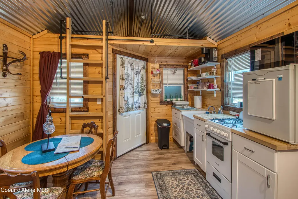 1464 Hulett Hill Drive Sandpoint ID 83864