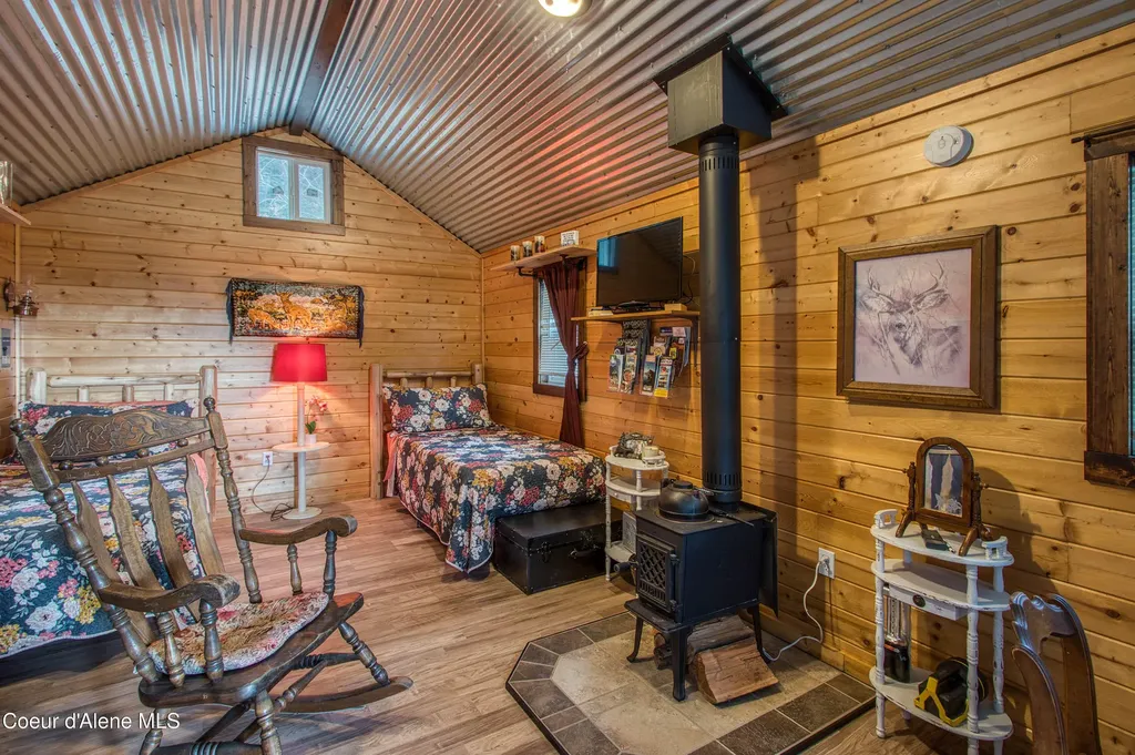 1464 Hulett Hill Drive Sandpoint ID 83864