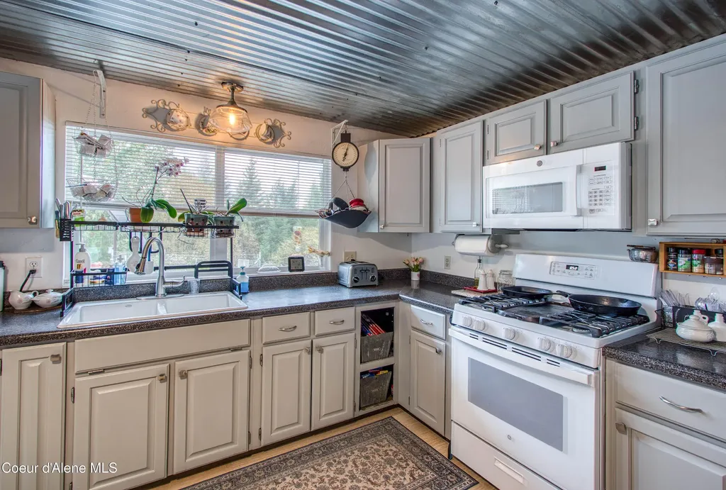 1464 Hulett Hill Drive Sandpoint ID 83864