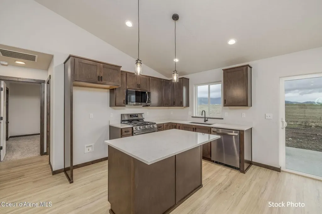 11651 N Simmons Lane Rathdrum ID 83858
