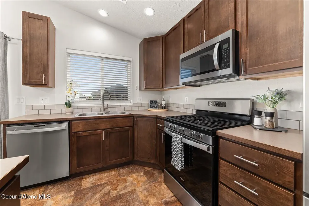 1526 N Minam Loop Post Falls ID 83854