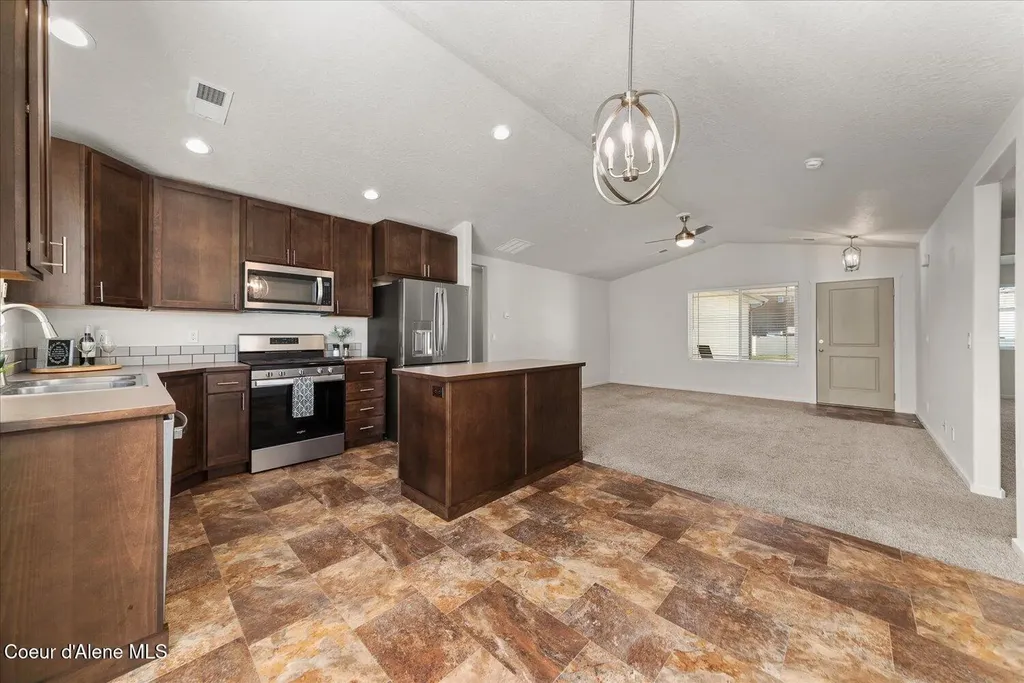 1526 N Minam Loop Post Falls ID 83854