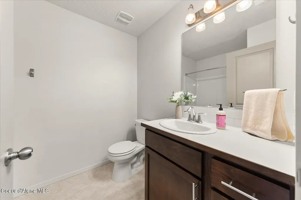 1526 N Minam Loop Post Falls ID 83854