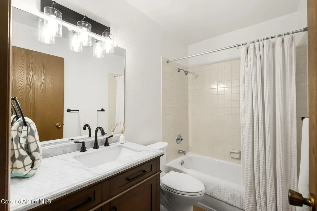 90 Stella Lane Sandpoint ID 83864