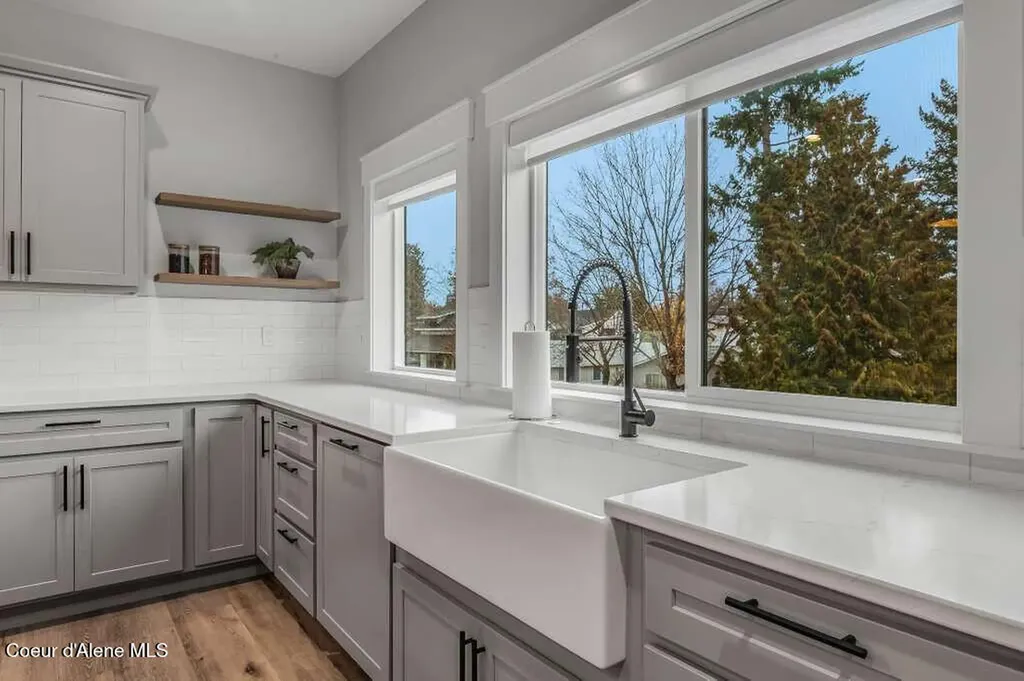 422 S 3rd Avenue Sandpoint ID 83864