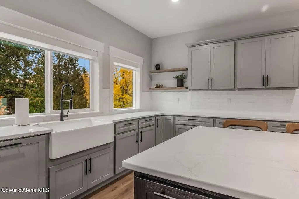 422 S 3rd Avenue Sandpoint ID 83864