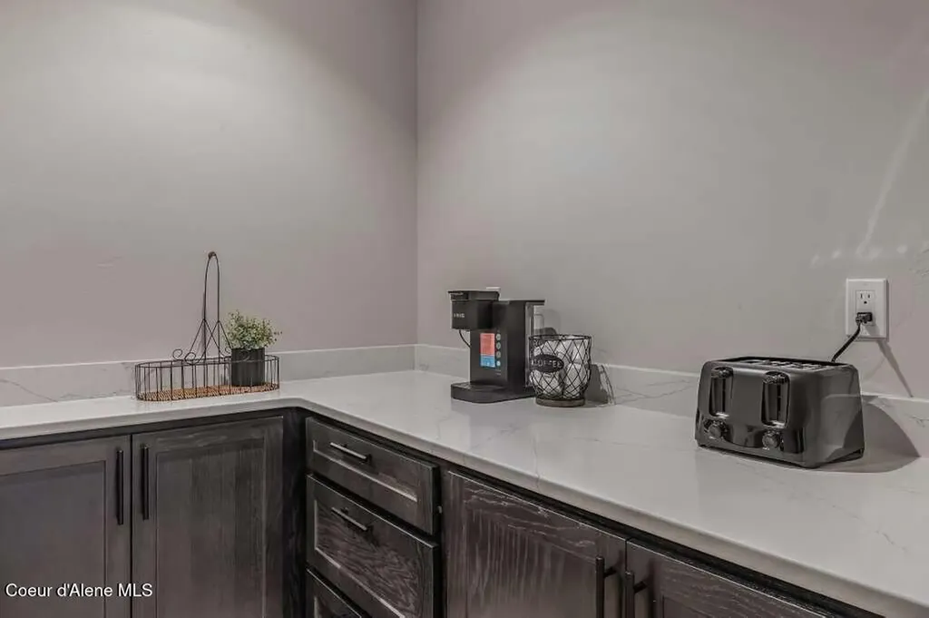 422 S 3rd Avenue Sandpoint ID 83864