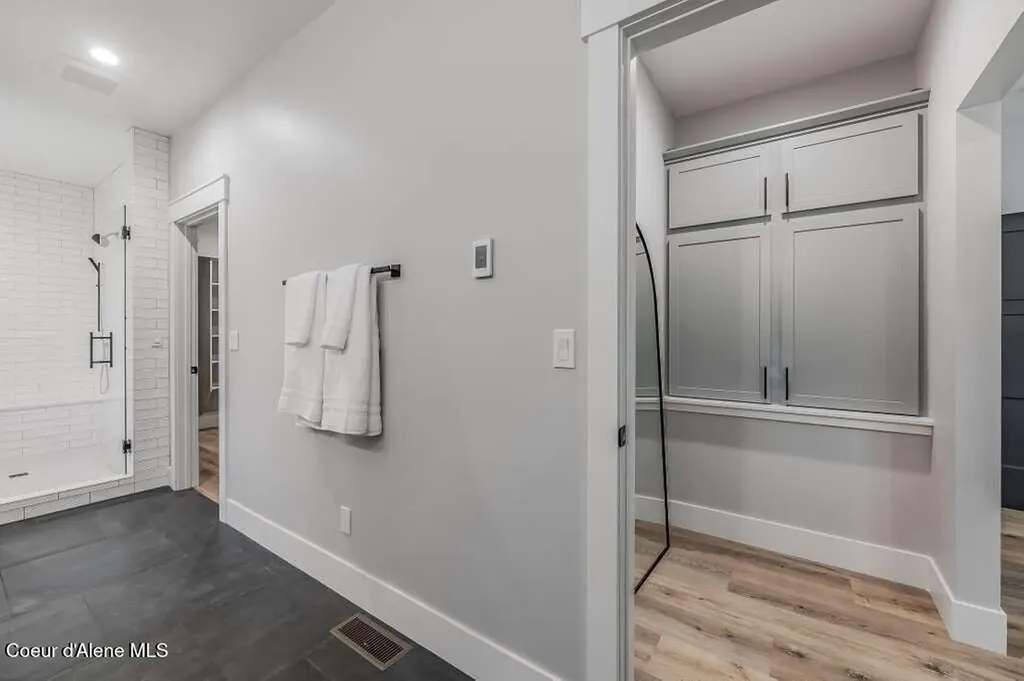 422 S 3rd Avenue Sandpoint ID 83864