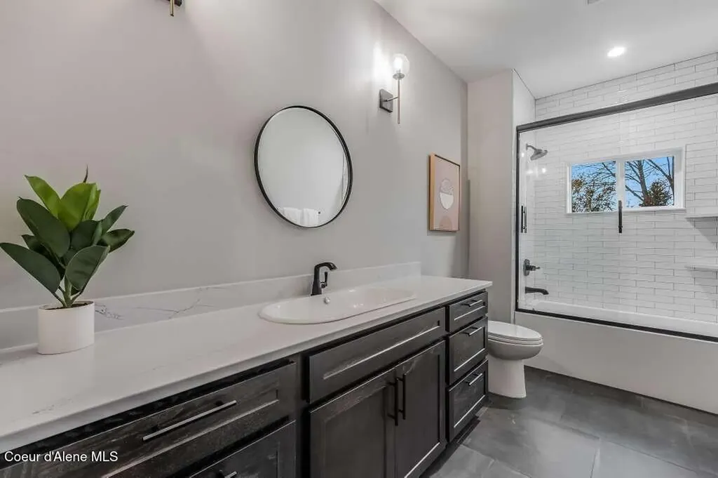 422 S 3rd Avenue Sandpoint ID 83864