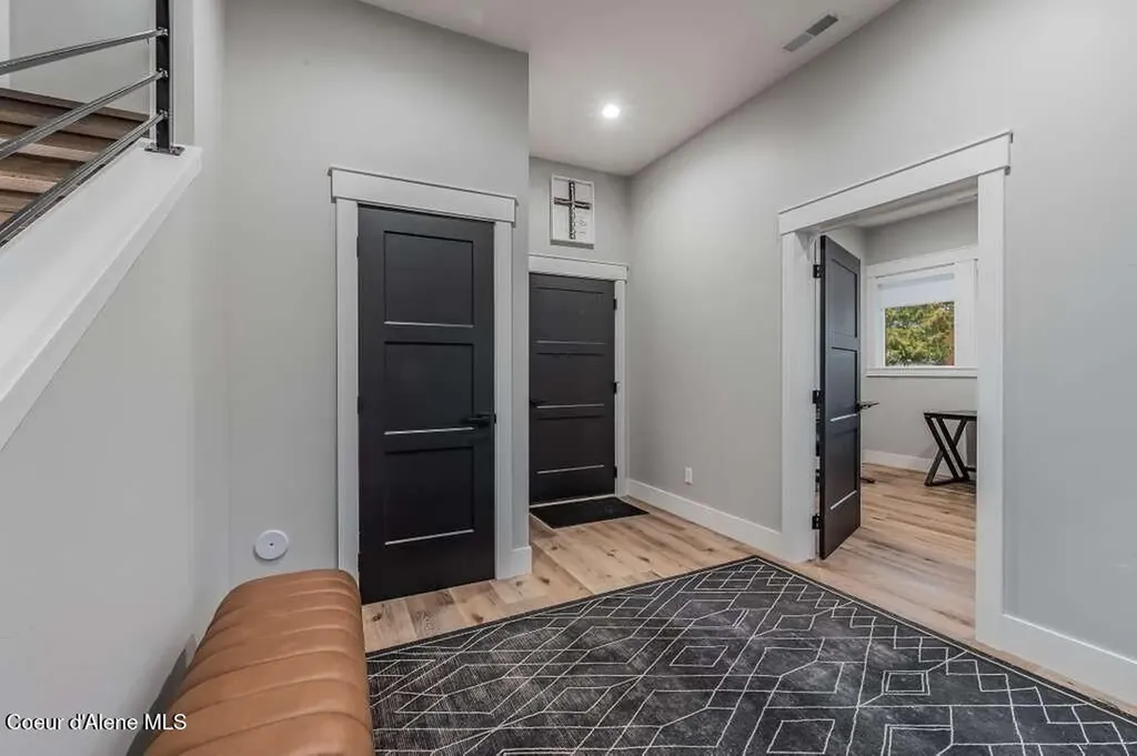 422 S 3rd Avenue Sandpoint ID 83864
