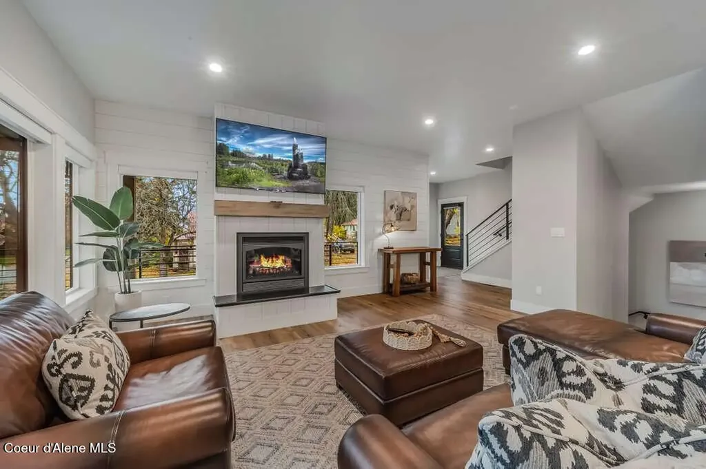 422 S 3rd Avenue Sandpoint ID 83864