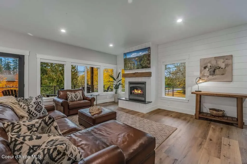 422 S 3rd Avenue Sandpoint ID 83864