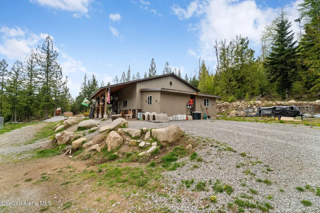 2636 Barnhardt Road Careywood ID 83809