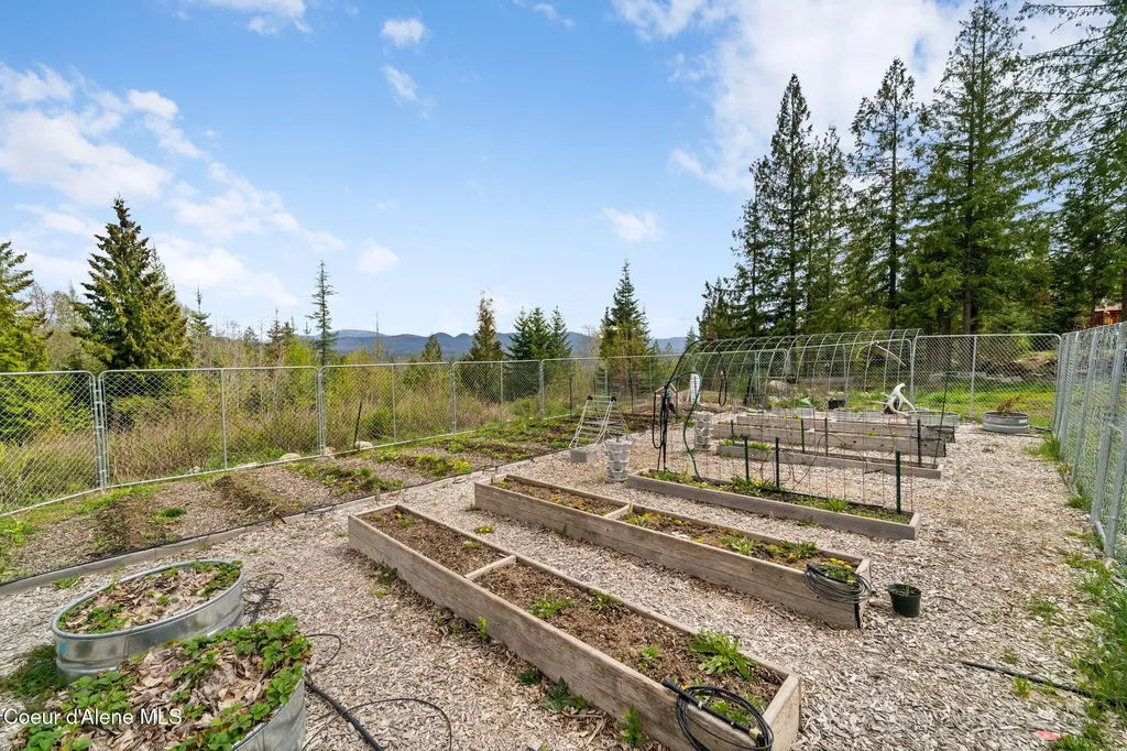 2636 Barnhardt Road Careywood ID 83809