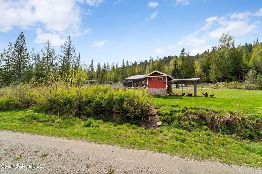 2636 Barnhardt Road Careywood ID 83809
