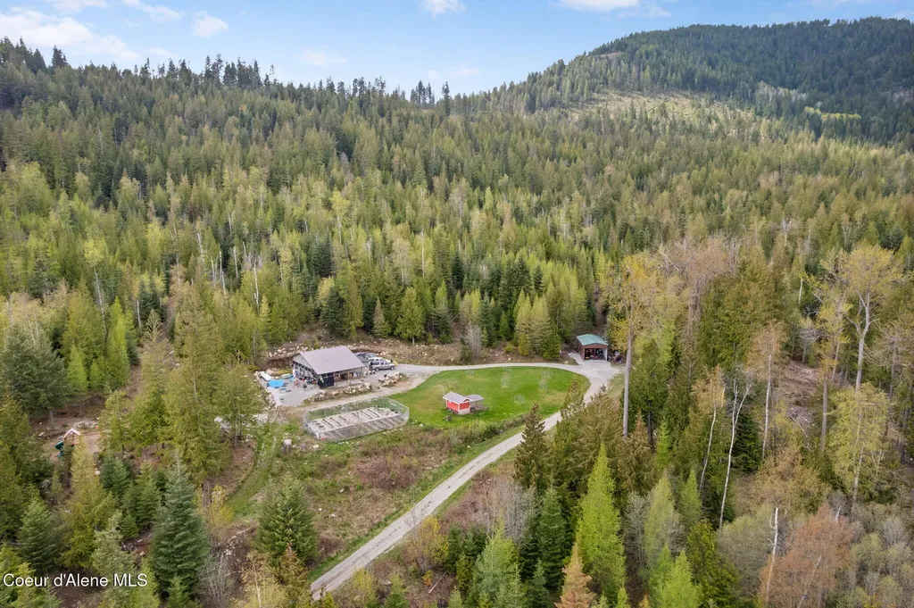 2636 Barnhardt Road Careywood ID 83809