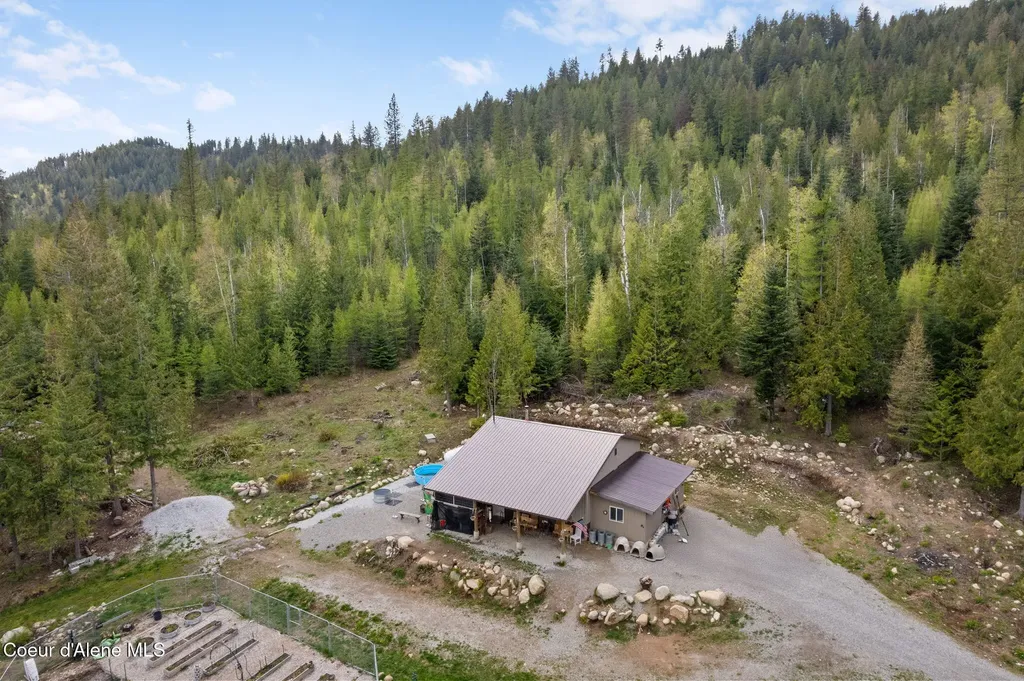 2636 Barnhardt Road Careywood ID 83809
