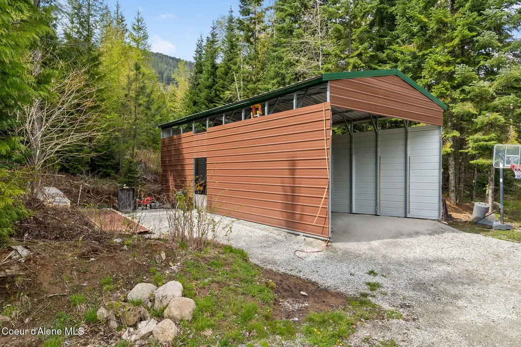 2636 Barnhardt Road Careywood ID 83809