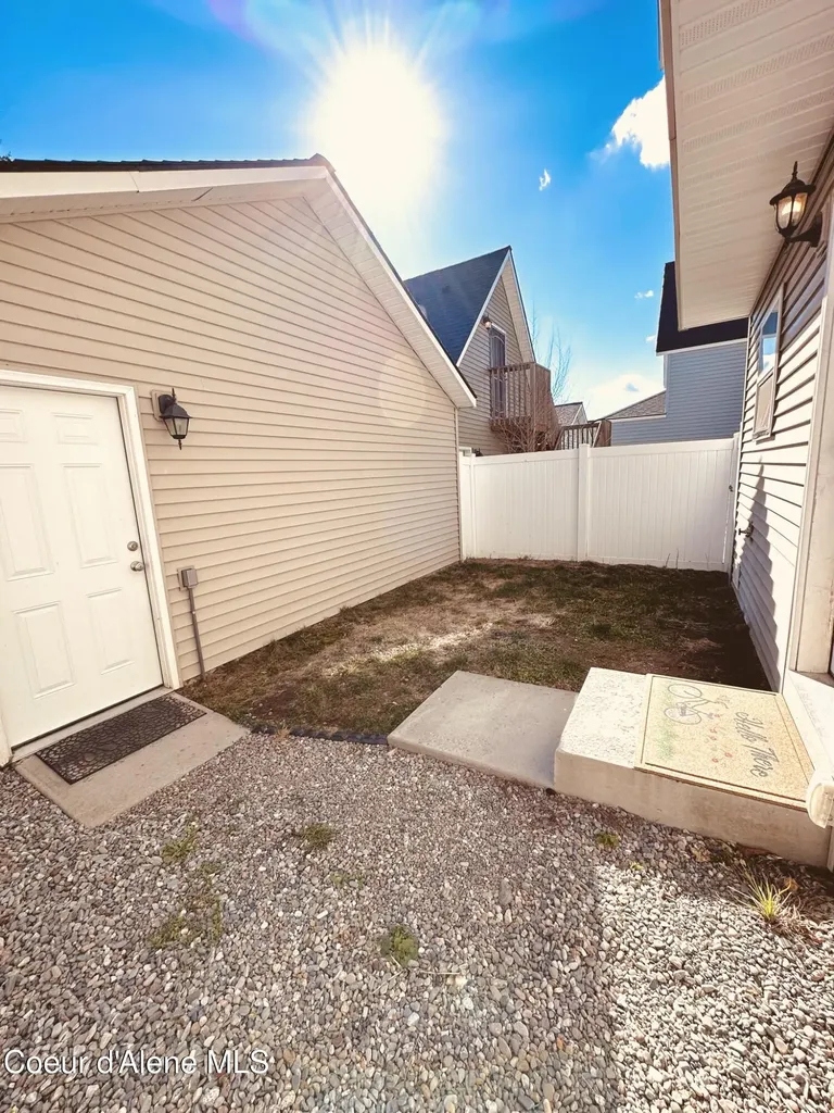 1627 E Zoey Lane Post Falls ID 83854