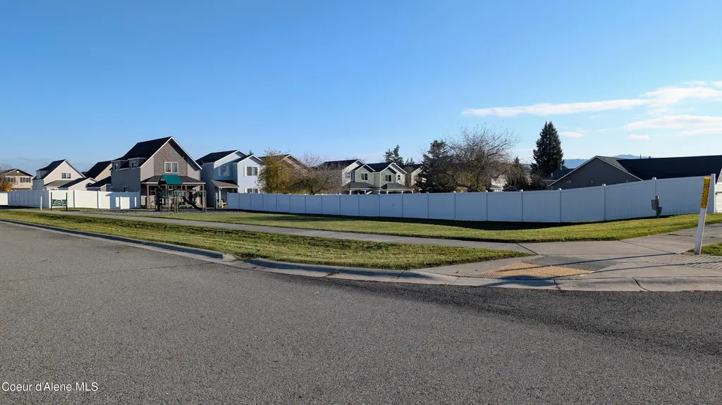 1627 E Zoey Lane Post Falls ID 83854