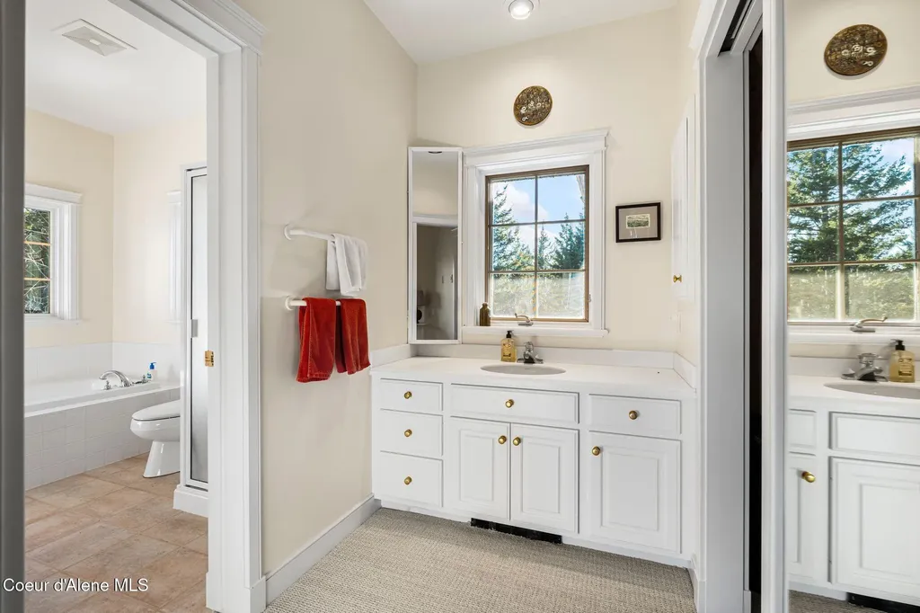 1175 Eureka Road Sagle ID 83860